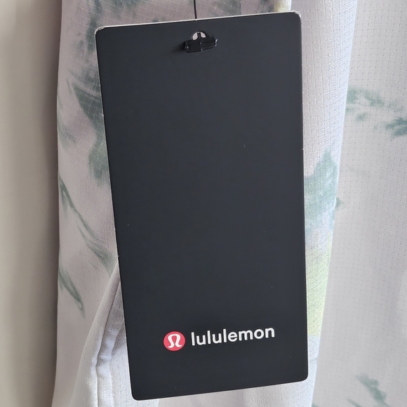 NWT Lululemon Athletica Airing Easy Short-Sleeve Snap Button Shirt - Size XL - Picture 8 of 11